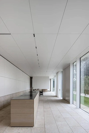 Кассетный подвесной потолок в Москве - пример выполнения