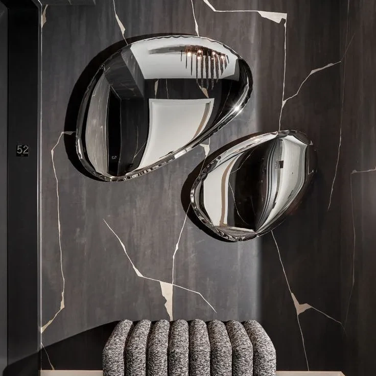 Дизайнерское зеркало "Капля" из нержавеющей стали на заказ