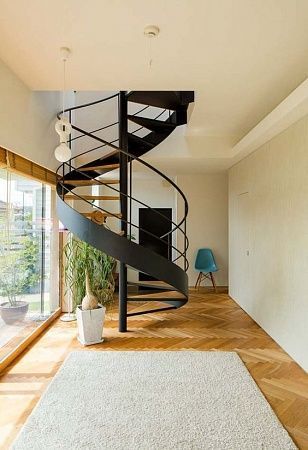 Металлические винтовые лестницы - пример выполнения