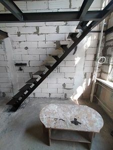 Пример лестницы на монокосоуре