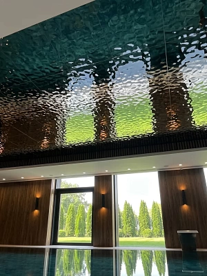 Потолок из нержавейки aquasteel в бассейне